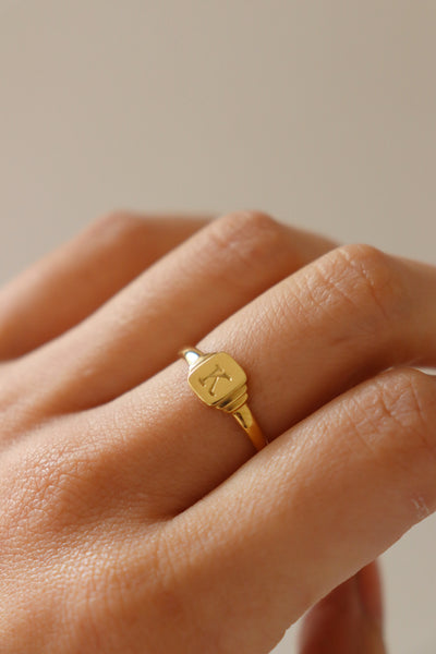 Signet initial ring in square