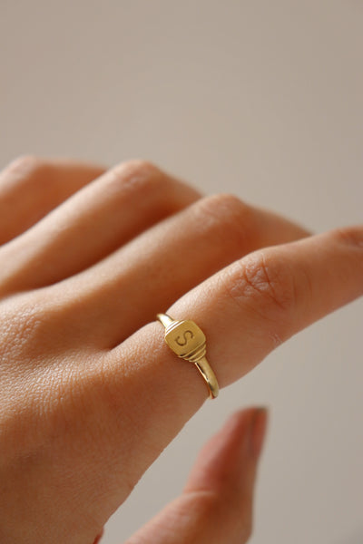Signet initial ring in square